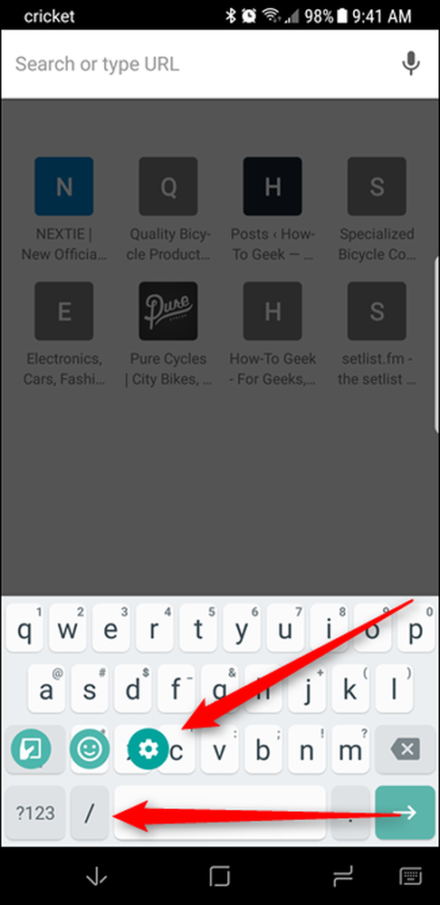 Включить переводчик на андроиде. Gboard символы. Клавиатура с переводчиком на андроид. Римские буквы на клавиатуре андроид. Как убрать заглавные буквы на клавиатуре андроид.